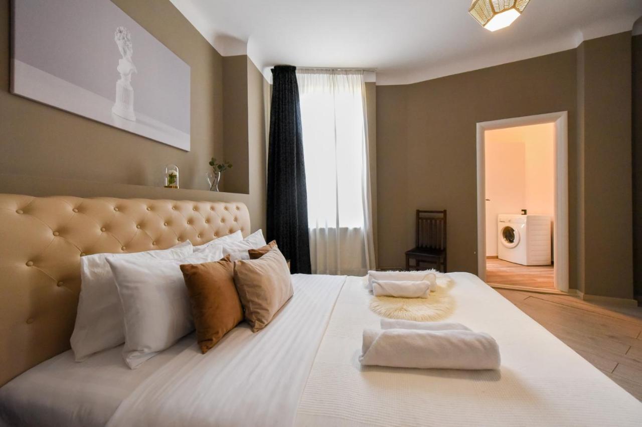 Amazing Location & Elegant Apt - Old Town Apartamento Bucarest Exterior foto