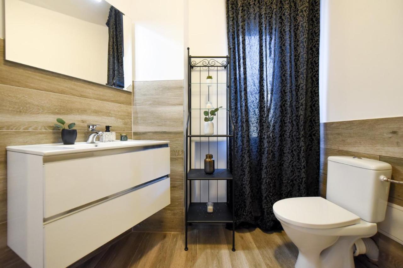 Amazing Location & Elegant Apt - Old Town Apartamento Bucarest Exterior foto