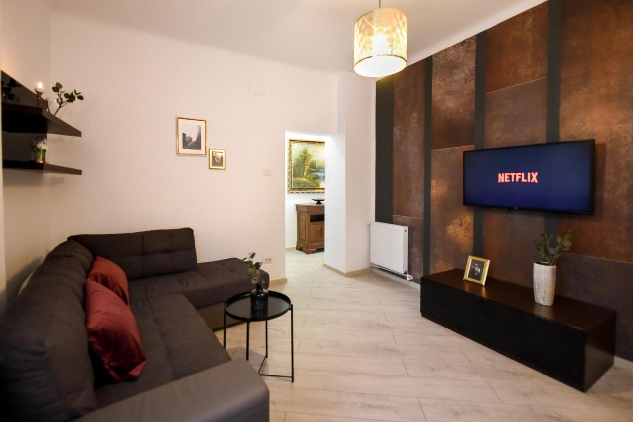 Amazing Location & Elegant Apt - Old Town Apartamento Bucarest Exterior foto