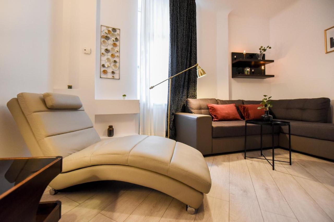 Amazing Location & Elegant Apt - Old Town Apartamento Bucarest Exterior foto