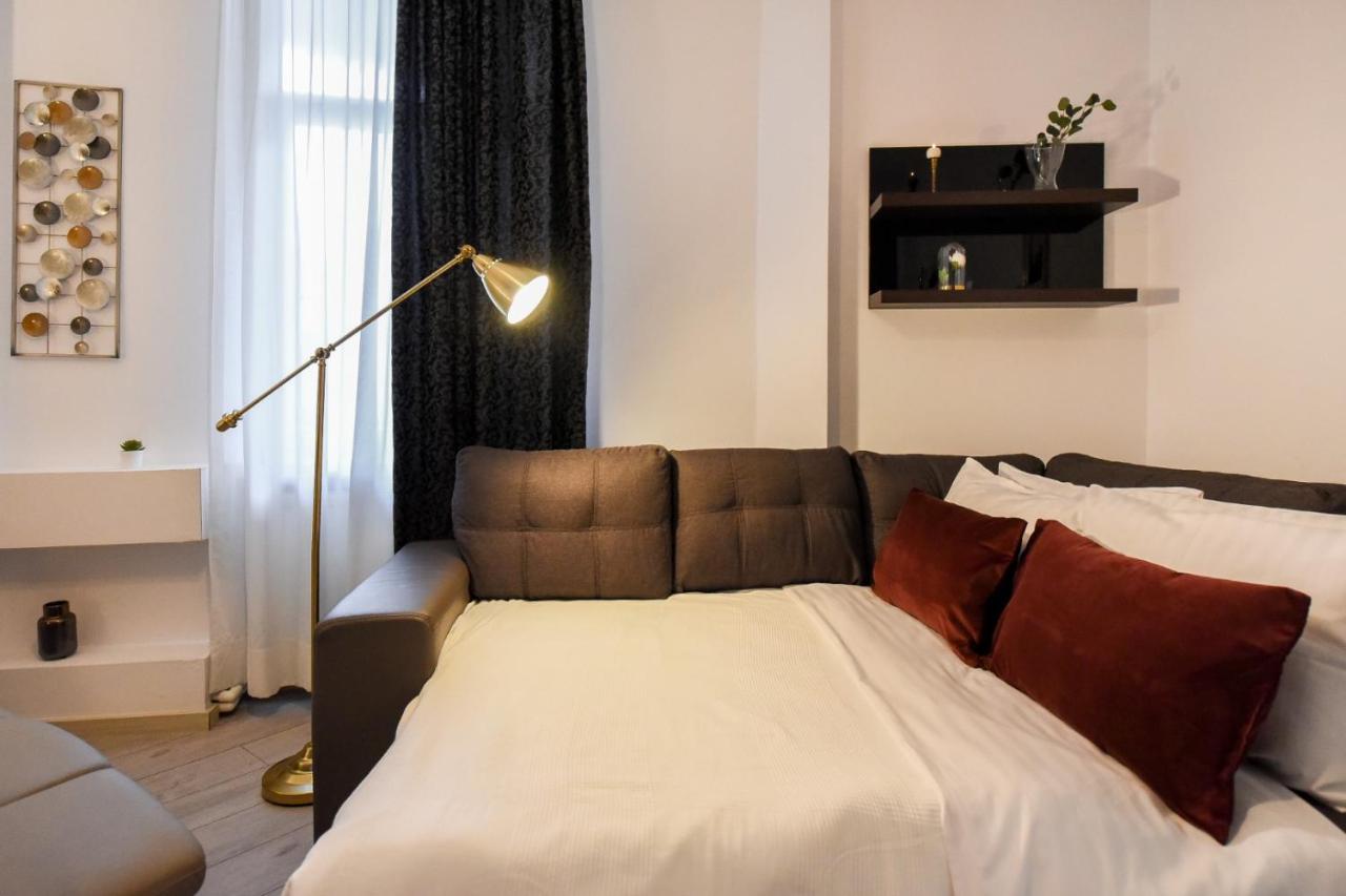 Amazing Location & Elegant Apt - Old Town Apartamento Bucarest Exterior foto