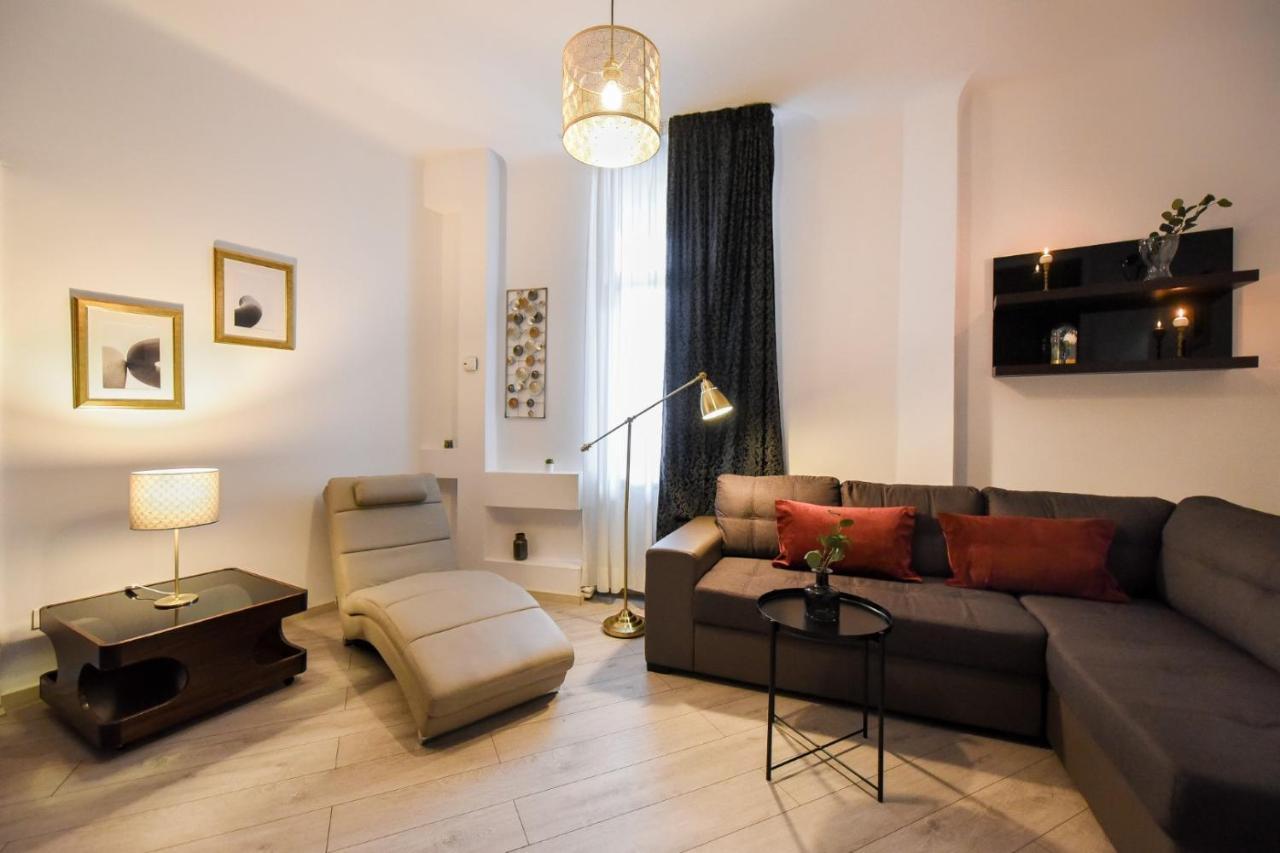 Amazing Location & Elegant Apt - Old Town Apartamento Bucarest Exterior foto