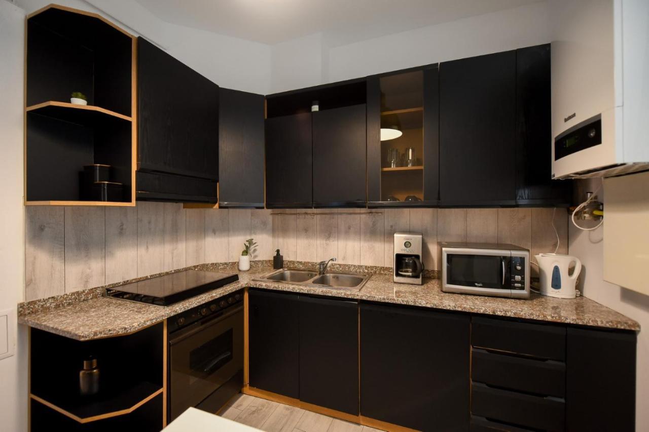 Amazing Location & Elegant Apt - Old Town Apartamento Bucarest Exterior foto