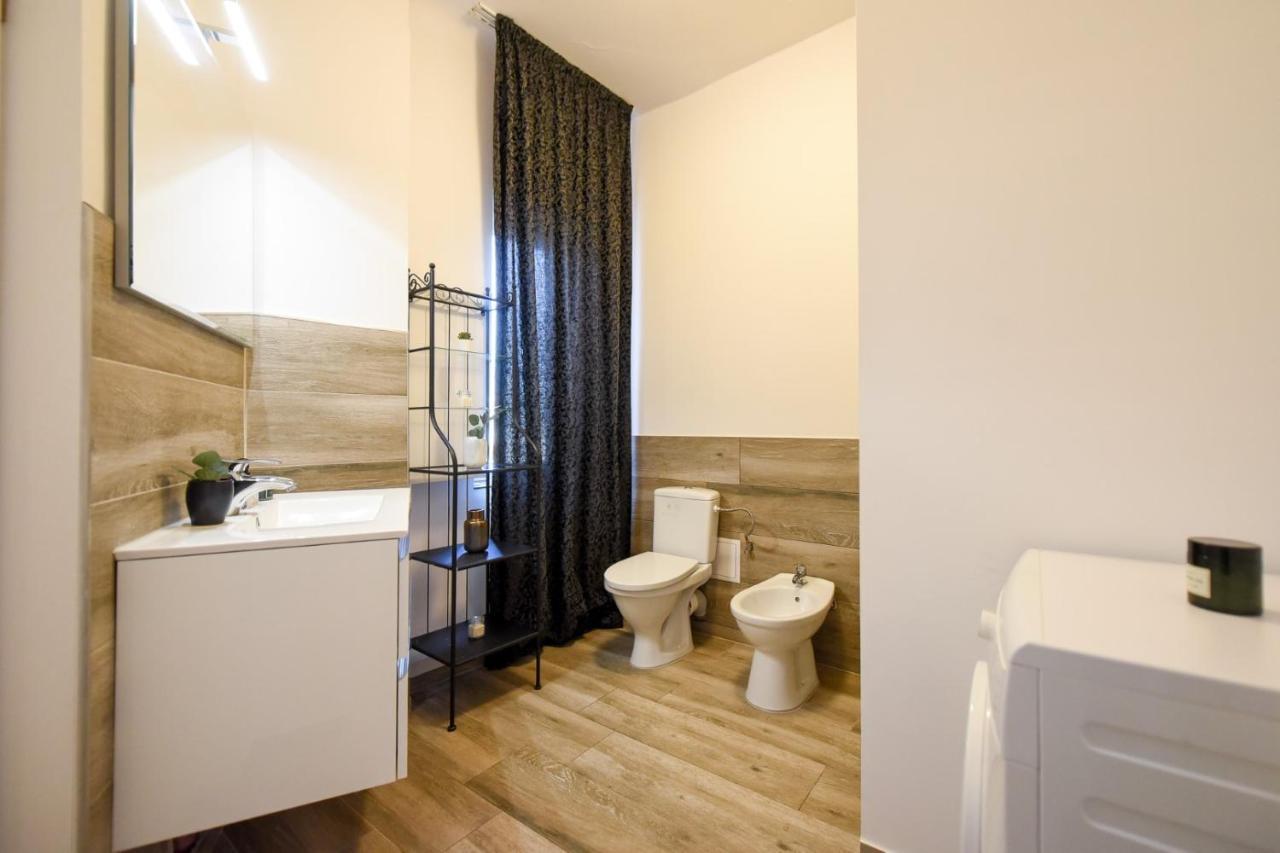 Amazing Location & Elegant Apt - Old Town Apartamento Bucarest Exterior foto