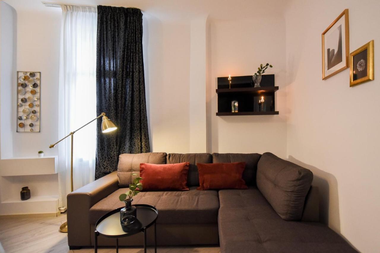 Amazing Location & Elegant Apt - Old Town Apartamento Bucarest Exterior foto