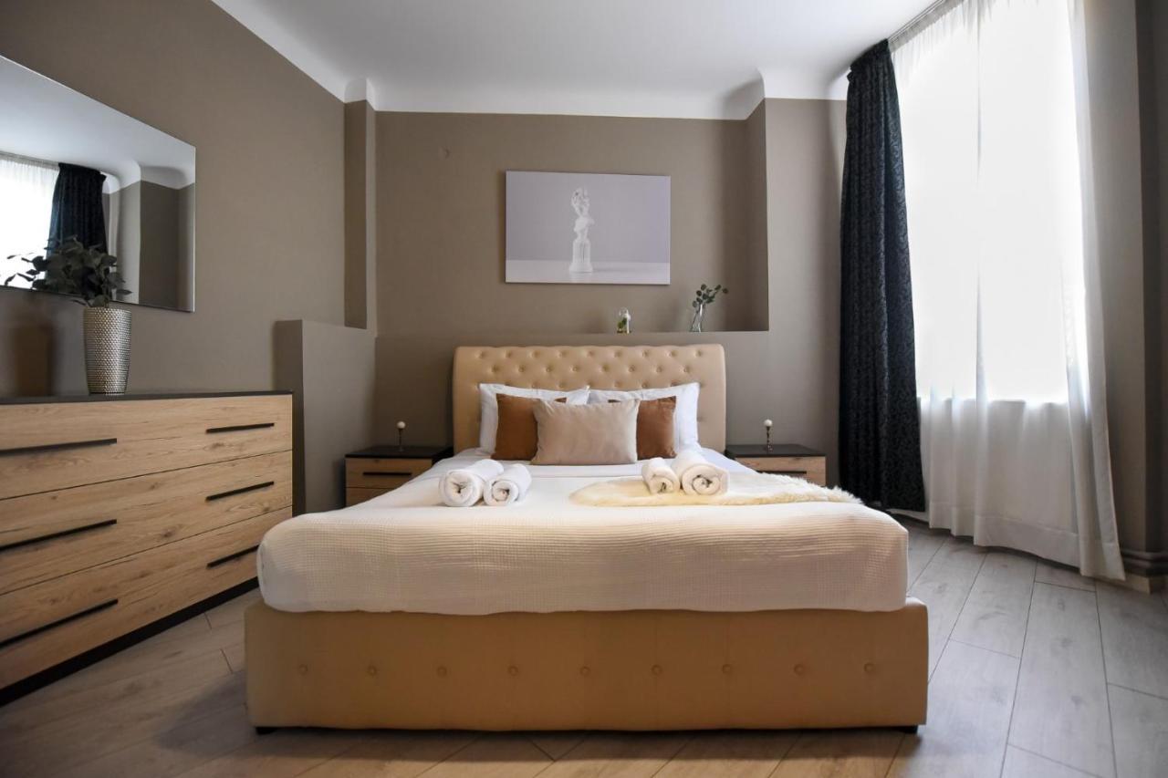 Amazing Location & Elegant Apt - Old Town Apartamento Bucarest Exterior foto